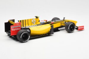 Renault F1 Team R30 #11 V. Petrov Showcar F1 2010 Minichamps 1:18 150100082 Metall — bild 2 av 6