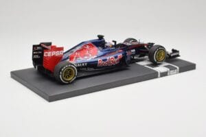 Scuderia Toro Rosso STR10 Renault #33 M. Verstappen Australian GP 2015 Minichamps 1:18 117150033 Resin — bild 3 av 7