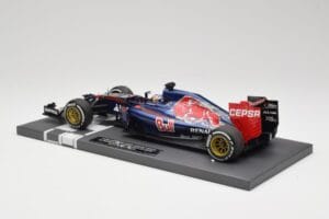 Scuderia Toro Rosso STR10 Renault #33 M. Verstappen Australian GP 2015 Minichamps 1:18 117150033 Resin — bild 5 av 7