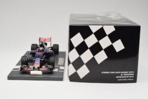 Scuderia Toro Rosso STR10 Renault #33 M. Verstappen Australian GP 2015 Minichamps 1:18 117150033 Resin — bild 6 av 7