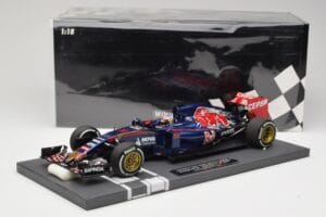 Scuderia Toro Rosso STR10 Renault #33 M. Verstappen Australian GP 2015 Minichamps 1:18 117150033 Resin — bild 7 av 7