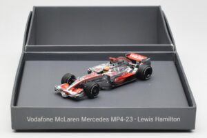 McLaren MP4-23 Mercedes #22 L. Hamilton F1 World Champion 2008 Minichamps 1:43 B66962422 Metall — bild 4 av 4