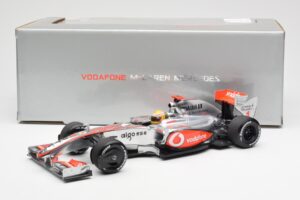 McLaren MP4-24 #1 L. Hamilton 2009 Dealer Edition Minichamps 1:18 503091801 Metall — bild 6 av 6