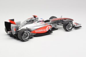 McLaren MP4-25 Vodafone #1 J. Button F1 2010 Minichamps 1:18 530101871-R1 Metall — bild 2 av 7