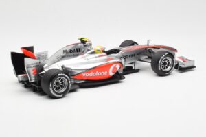 Vodafone McLaren Mercedes MP4-25 #3 L. Hamilton F1 Showcar 2010 Minichamps 1:18 530101872 Metall — bild 2 av 6