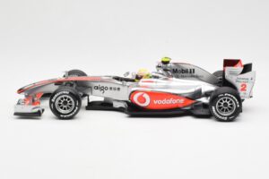 Vodafone McLaren Mercedes MP4-25 #3 L. Hamilton F1 Showcar 2010 Minichamps 1:18 530101872 Metall — bild 3 av 6