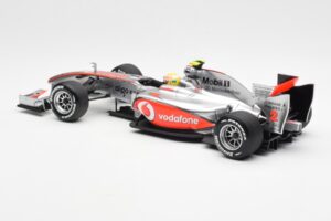 Vodafone McLaren Mercedes MP4-25 #3 L. Hamilton F1 Showcar 2010 Minichamps 1:18 530101872 Metall — bild 5 av 6