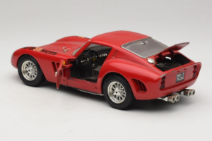 Ferrari 250 GTO Röd Bburago 1:18 B003 Metall — bild 5 av 8