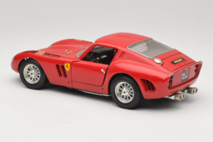 Ferrari 250 GTO Röd Bburago 1:18 B003 Metall — bild 7 av 8