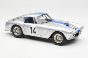 Ferrari 250 GT SWB #14 P. Noblet / J. Guichet Team Noblet 3rd Place 24 Hours of Le Mans 1961 CMC 1:18 M-079 Metall — bild 4 av 6