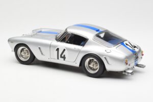Ferrari 250 GT SWB #14 P. Noblet / J. Guichet Team Noblet 3rd Place 24 Hours of Le Mans 1961 CMC 1:18 M-079 Metall — bild 5 av 6