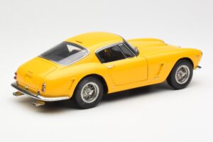 Ferrari 250 GT SWB Gul CMC 1:18 M-054 Metall — bild 2 av 6