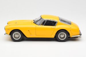 Ferrari 250 GT SWB Gul CMC 1:18 M-054 Metall — bild 3 av 6