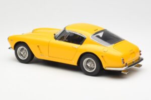 Ferrari 250 GT SWB Gul CMC 1:18 M-054 Metall — bild 5 av 6