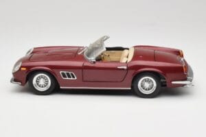 Ferrari 250 GT California Spider LWB Mörkröd Hot Wheels 1:18 25727 Metall — bild 4 av 8