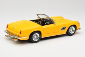 Ferrari 250 GT California Spider Gul Hot Wheels 1:18 23905 Metall — bild 3 av 8