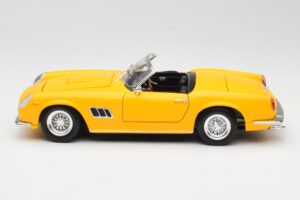Ferrari 250 GT California Spider Gul Hot Wheels 1:18 23905 Metall — bild 4 av 8