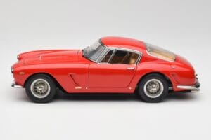 Ferrari 250 GT SWB Röd CMC 1:18 M-046 Metall — bild 3 av 6