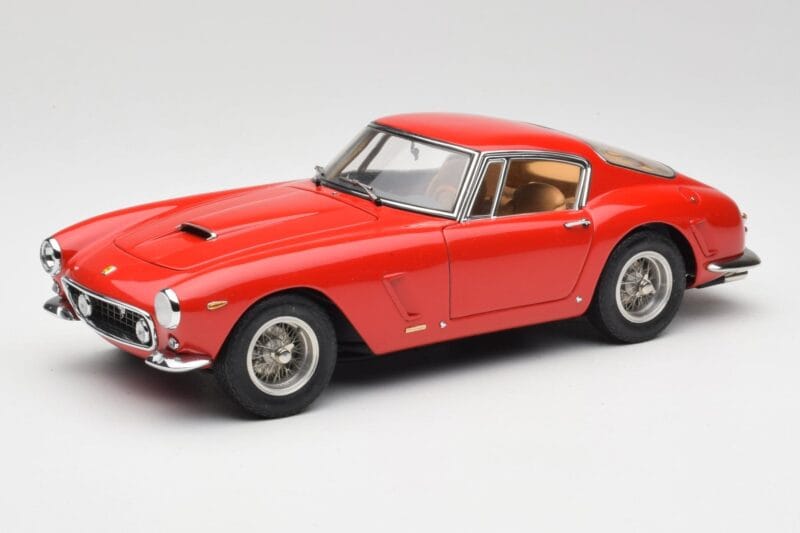 Ferrari 250 GT SWB Röd CMC 1:18 M-046 Metall