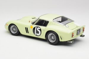 Ferrari 250 GTO #15 S. Moss / I. Ireland Goodwood Tourist Trophy Winner 1962 Kyosho 1:18 08438C Metall — bild 7 av 8