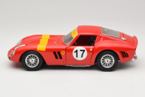 Ferrari 250 GTO #17 Bburago Sammlerborse Röd Bburago 1:18 3007-P1 Metall — bild 4 av 8