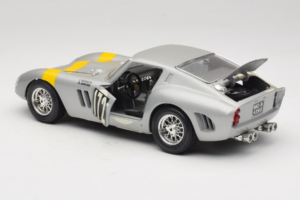 Ferrari 250 GTO #172 L. Bianchi / G. Berger Tour de France 1962 Silver Begränsad Upplaga Bburago 1:18 3011-S1 Metall — bild 5 av 8