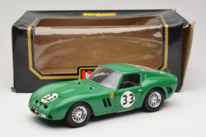 Ferrari 250 GTO #33 Grön Bburago 1:18 3011-G1 Metall — bild 8 av 8