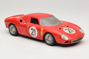 Ferrari 250 LM #21 M. Gregory / J. Rindt 24 Hours of Le Mans 1965 Bburago 1:18 3033-P2 Metall — bild 6 av 8