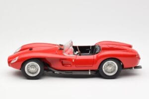 Ferrari 250 Testa Rossa Pontoon Fender Röd CMC 1:18 M-071 Metall — bild 3 av 6