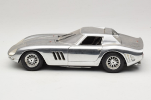 Ferrari 275 GTB Chrome Silver Guiloy 1:18 B004 Metall — bild 4 av 8
