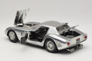 Ferrari 275 GTB Chrome Silver Guiloy 1:18 B004 Metall — bild 5 av 8