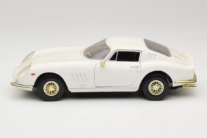 Ferrari 275 GTB/4 Vit ERTL 1:18 7493 Metall — bild 4 av 8