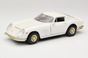 Ferrari 275 GTB/4 Vit ERTL 1:18 7493 Metall
