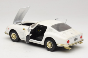 Ferrari 275 GTB/4 Vit ERTL 1:18 7493 Metall — bild 5 av 8