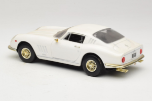 Ferrari 275 GTB/4 Vit ERTL 1:18 7493 Metall — bild 7 av 8