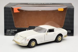 Ferrari 275 GTB/4 Vit ERTL 1:18 7493 Metall — bild 8 av 8