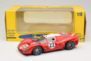 Ferrari 330 P4 #22 Scuderia Filipinetti Poor Condition 1967 Revell 1:18 48825-P1 Metall — bild 8 av 8