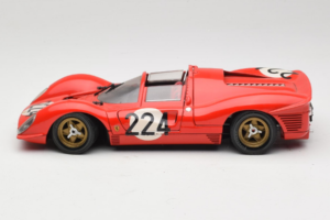 Ferrari 330 P4 #224 Röd 1967 Revell 1:18 48825-P2 Metall — bild 4 av 7