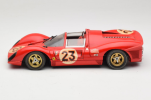Ferrari 330 P4 #23 L. Bandini / C. Amon 24 Hours of Daytona Winner 1967 Revell 1:18 48833 Metall — bild 4 av 8