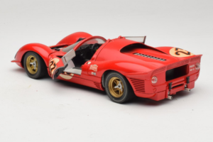 Ferrari 330 P4 #23 L. Bandini / C. Amon 24 Hours of Daytona Winner 1967 Revell 1:18 48833 Metall — bild 5 av 8