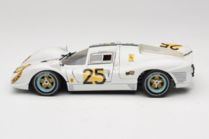 Ferrari 330 P4 #25 Vit Revell 1:18 48845 Metall — bild 4 av 8