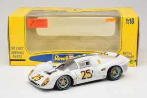 Ferrari 330 P4 #25 Vit Revell 1:18 48845 Metall — bild 8 av 8