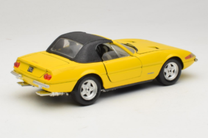 Ferrari 365 GTS/4 Daytona Cabriolet Gul Techno Giodi 1:18 740028 Metall — bild 3 av 8