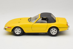 Ferrari 365 GTS/4 Daytona Cabriolet Gul Techno Giodi 1:18 740028 Metall — bild 4 av 8