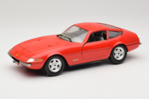 Ferrari 365 GTB/4 Daytona Röd Techno Giodi 1:18 40011-P2 Metall