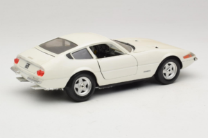 Ferrari 365 GTB/4 Daytona Berlina Vit Techno Giodi 1:18 74007 Metall — bild 3 av 8