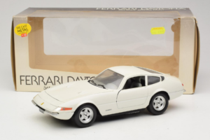 Ferrari 365 GTB/4 Daytona Berlina Vit Techno Giodi 1:18 74007 Metall — bild 8 av 8