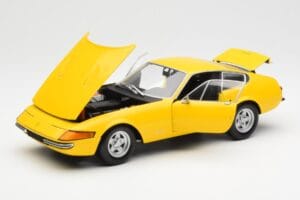 Ferrari 365 GTB/4 Daytona Gul Kyosho 1:18 08162Y Metall — bild 2 av 8