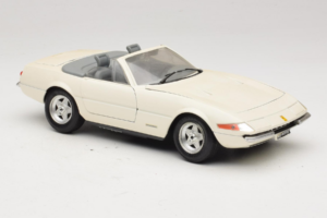 Ferrari 365 GTS/4 Spider Vit Techno Giodi 1:18 40028 Metall — bild 6 av 8