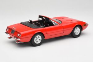 Ferrari 365 GTS Röd Solido 1:18 8017 Metall — bild 3 av 8